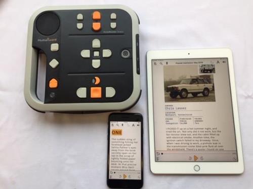 Un lecteur DAISY, une tablette et un téléphone intelligent.